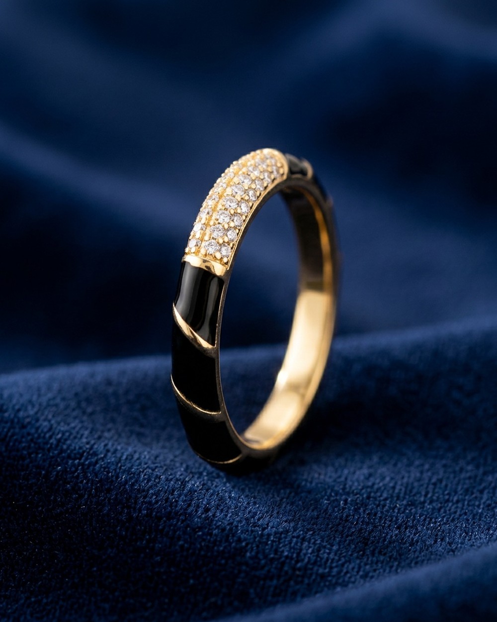Black Swirl Crystal Ring by Cherysh